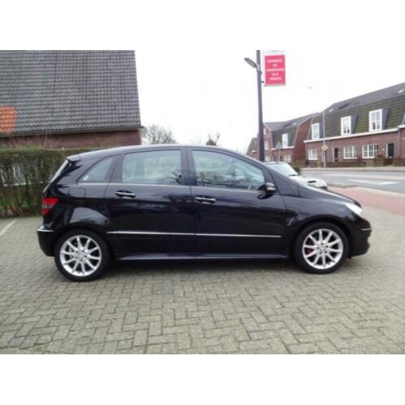 Mercedes-Benz B-Klasse 200 CDi Automaat 140pk Avantgarde, vo