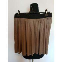 Rok13 - Bruine nepleren rok maat L (1)