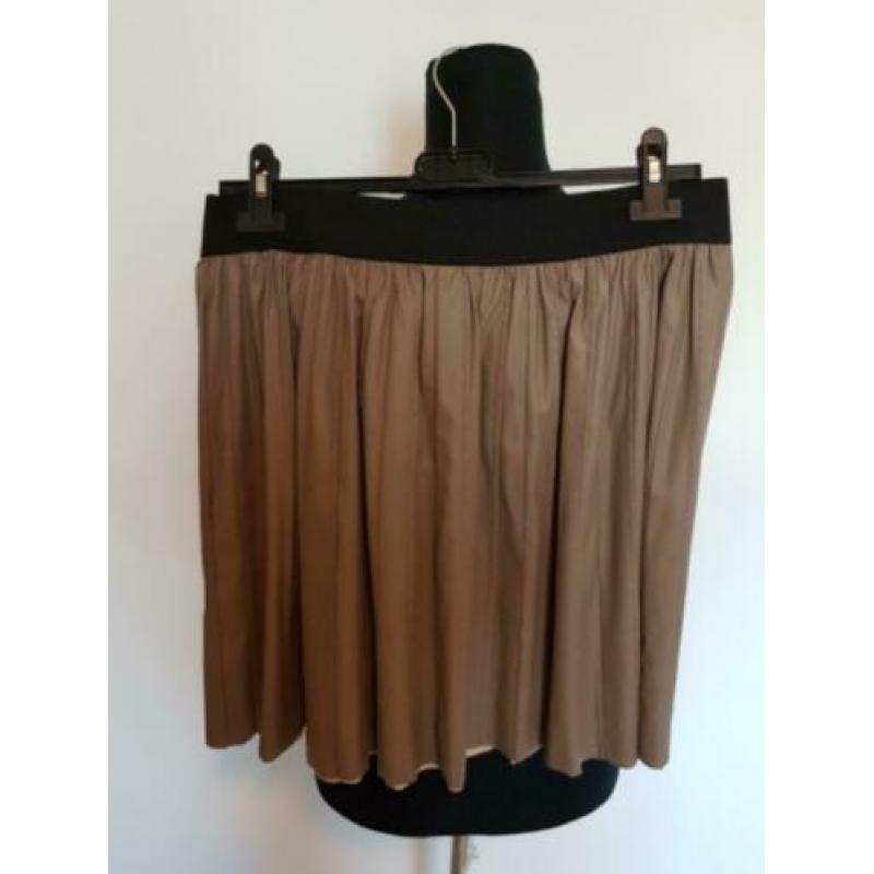 Rok13 - Bruine nepleren rok maat L (1)