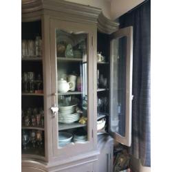 Brocante servieskast in twee delen