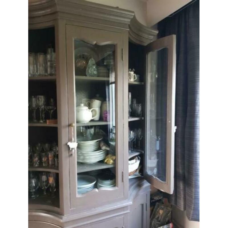Brocante servieskast in twee delen
