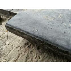 Ca. 32 m2 betontegels 50x50 antraciet. Mooie terrastegels