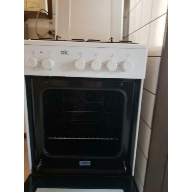 Zo goed als nieuw gasfornuis met elektrische oven.
