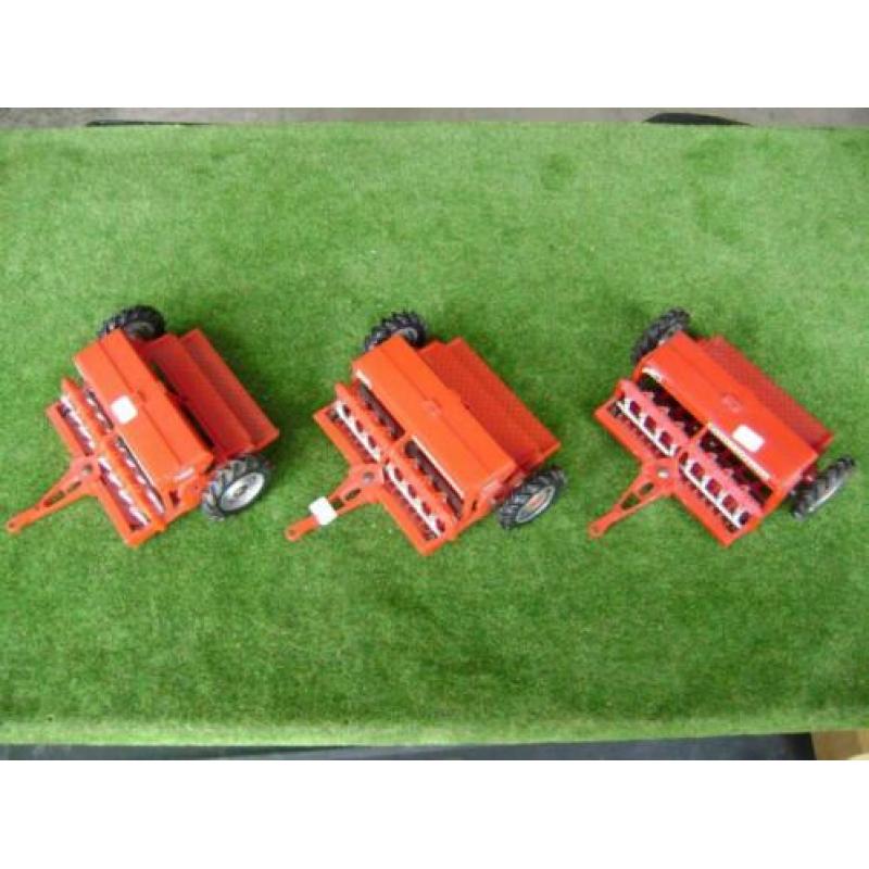 Massey-Ferguson 130 zaaimachine van Brains nr. 9577