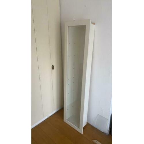 Ikea vitrine kastje. Twee stuks