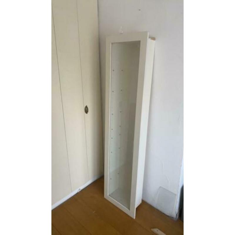 Ikea vitrine kastje. Twee stuks