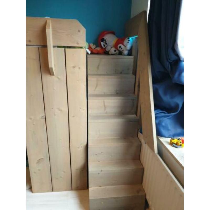 Steigerhouten hoogslaper