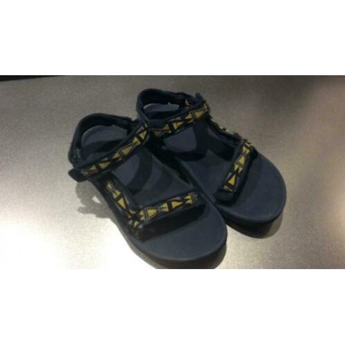 Teva sandalen maat 32