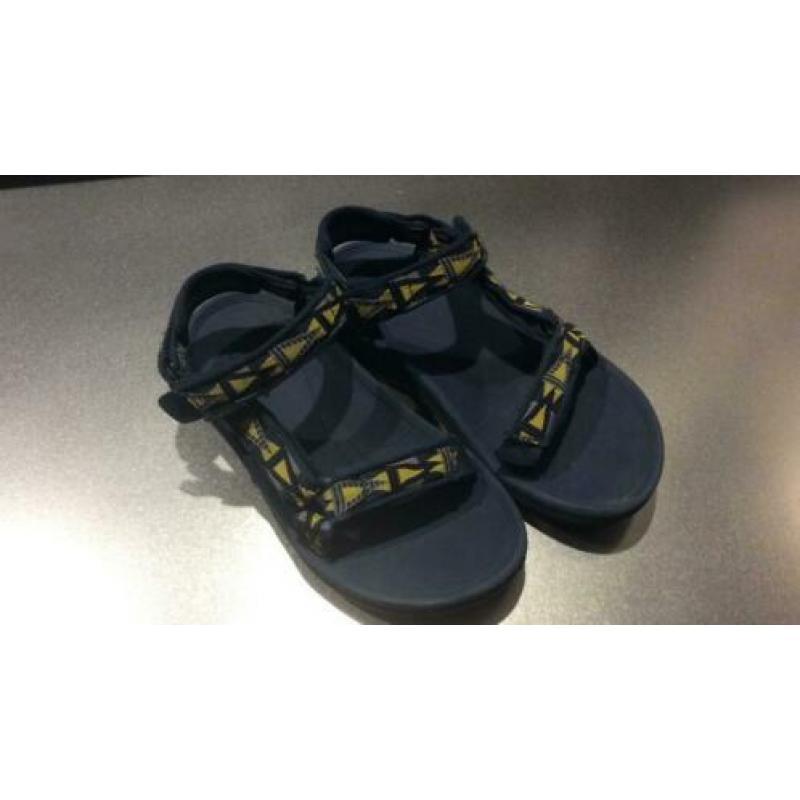 Teva sandalen maat 32