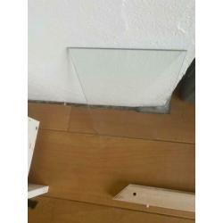 Ikea vitrine kastje. Twee stuks