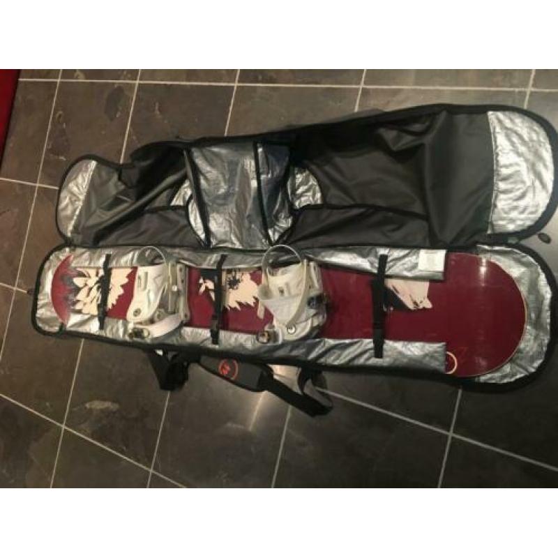 Snowboard, bindingen en tas.