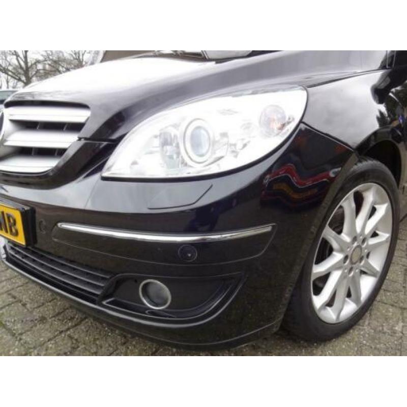 Mercedes-Benz B-Klasse 200 CDi Automaat 140pk Avantgarde, vo