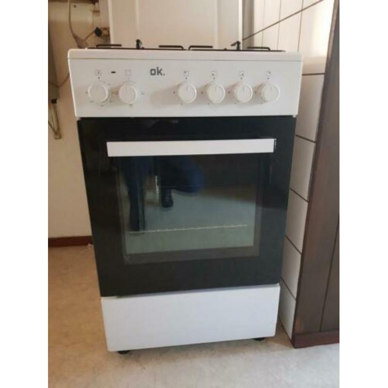 Zo goed als nieuw gasfornuis met elektrische oven.
