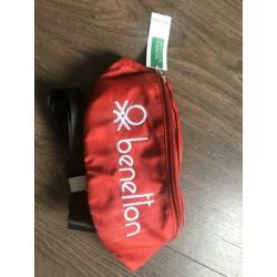 Nieuw benneton heuptasje rood