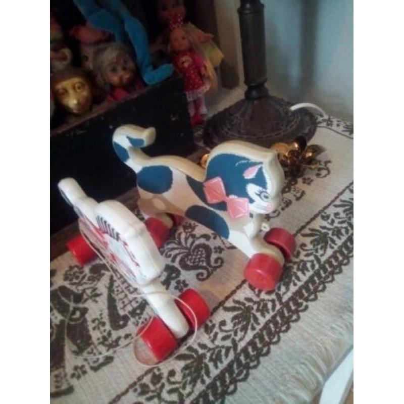 Retro speelgoed op wielentjes/gemerkt.
