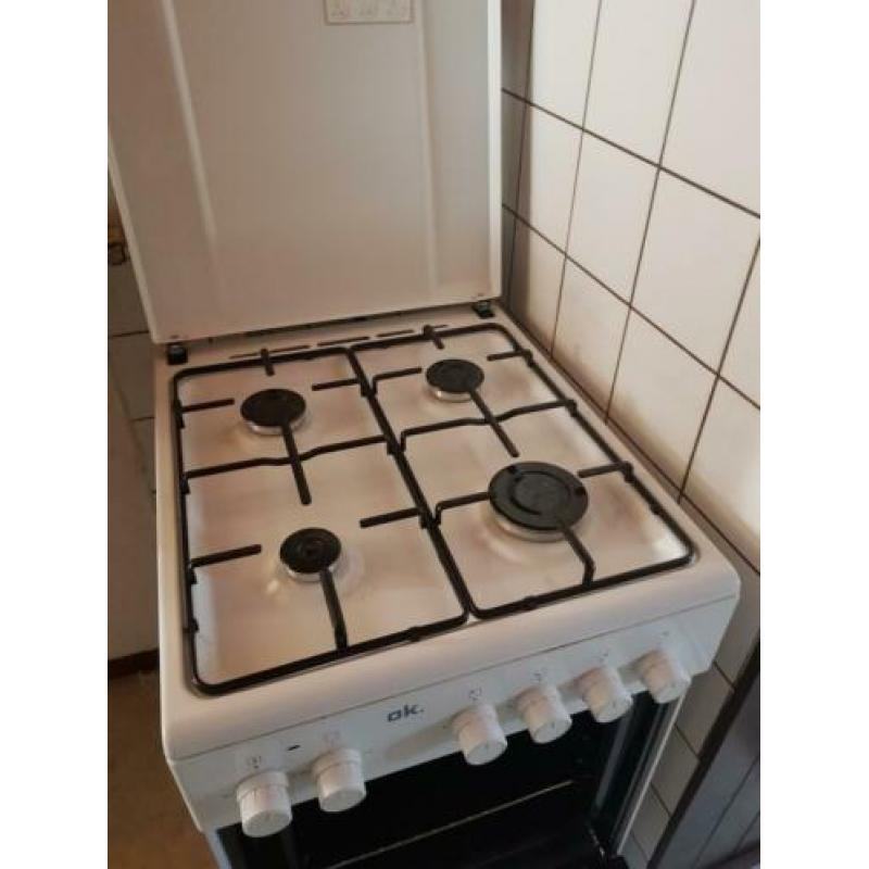 Zo goed als nieuw gasfornuis met elektrische oven.