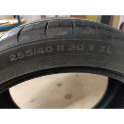 Continental 2 autobanden 255/40R20V XL