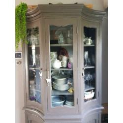 Brocante servieskast in twee delen