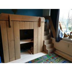 Steigerhouten hoogslaper