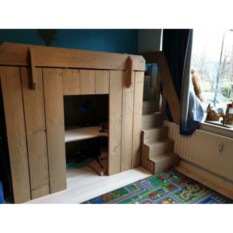 Steigerhouten hoogslaper