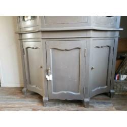 Brocante servieskast in twee delen