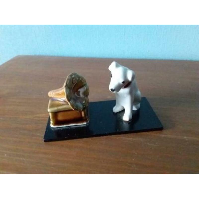 Luisterend hondje grammafoon