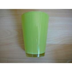 2 groene ronde en 2 vierkante vazen