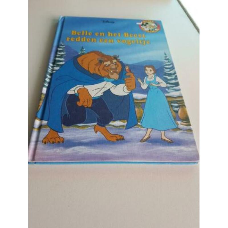 Disney boekje, Belle en het Beest redden een vogeltje