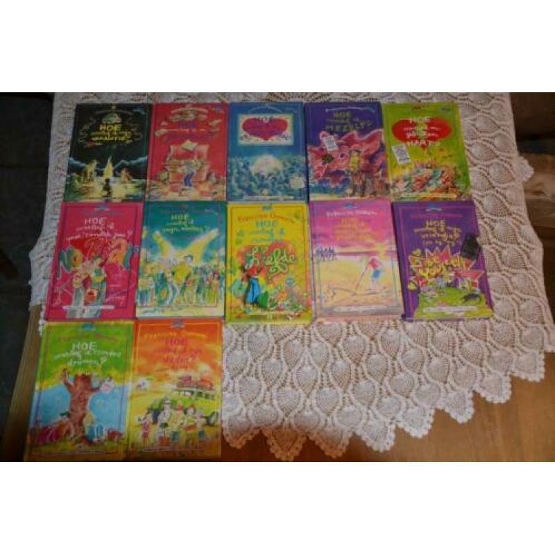Te koop 12 delen van Hoe overleef ik van Francine Oomen.