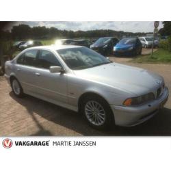 BMW 5-serie 530i Executive ORIG NL - NAVIGATIE - CLIMAT CONT