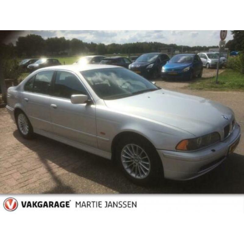BMW 5-serie 530i Executive ORIG NL - NAVIGATIE - CLIMAT CONT