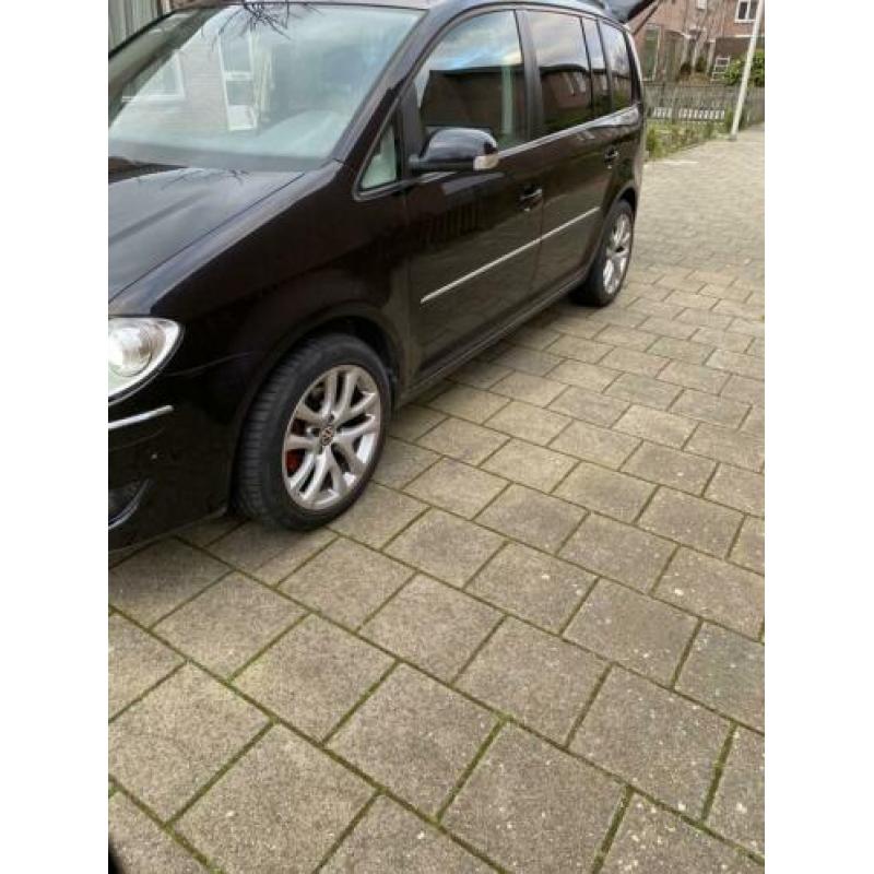 Volkswagen Touran 1.4 TSI 103KW DSG 2008 Zwart 7 persoons