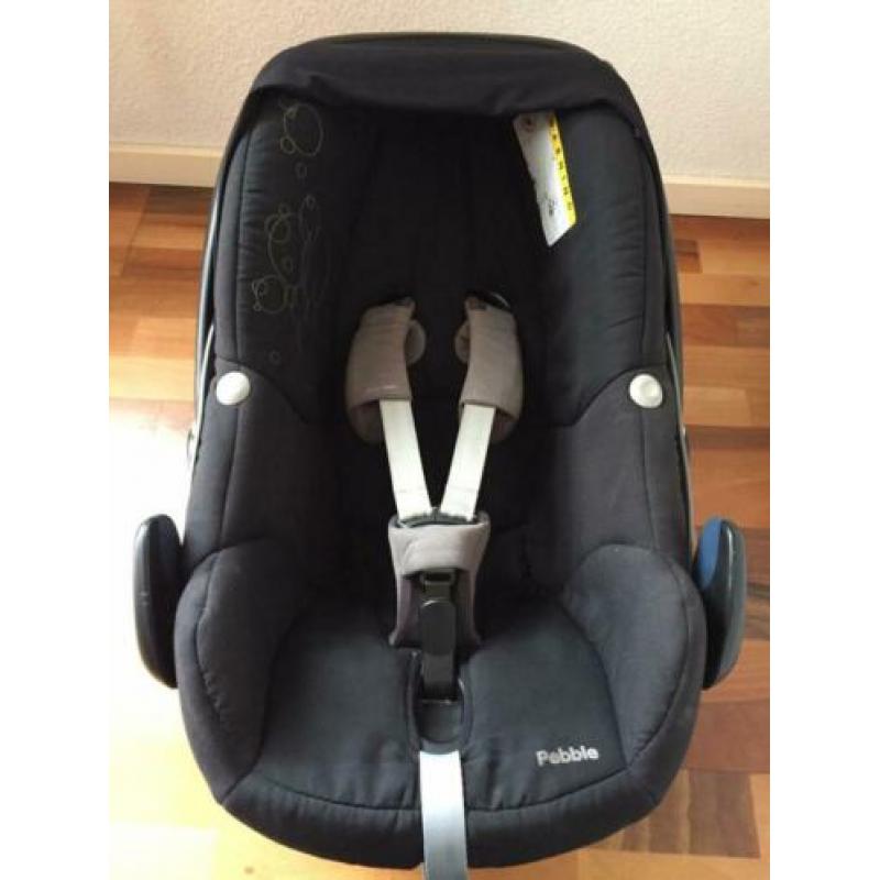 Maxi Cosy Pebble zwart