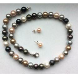 Gekleurde parel collier warme Kleuren bijpassende oorknoppen