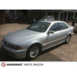 BMW 5-serie 530i Executive ORIG NL - NAVIGATIE - CLIMAT CONT