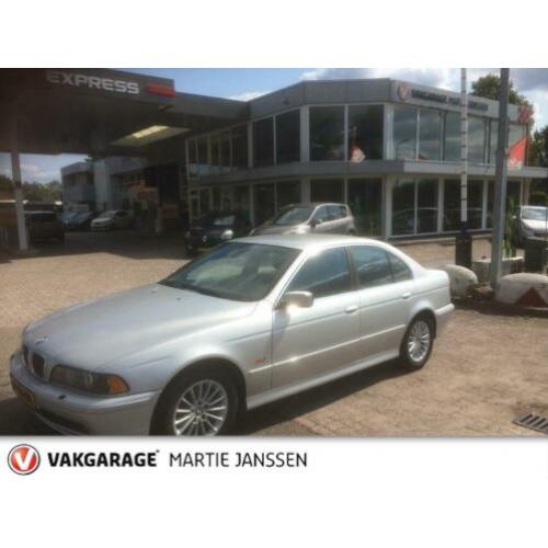 BMW 5-serie 530i Executive ORIG NL - NAVIGATIE - CLIMAT CONT