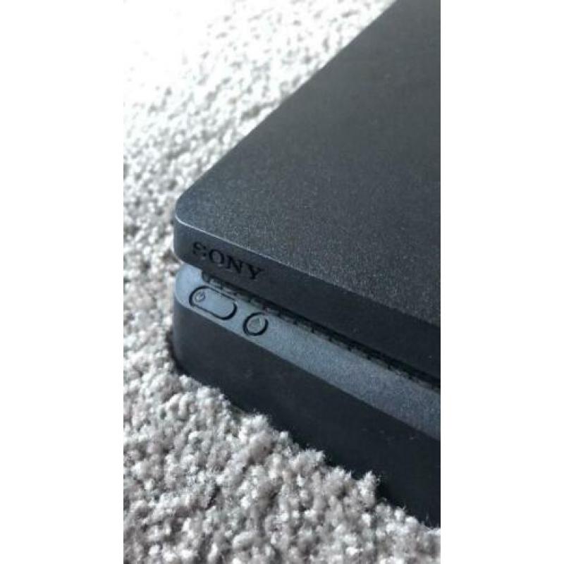 Ps4-slim met spellen en account