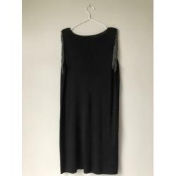 Zwarte jurk Cos met op de schouders metalen kettingen, Large