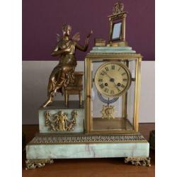 Antieke Franse empire pendule, eerste helft 19e eeuw.