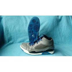 Nike air Jordan Flight maat 43 grijs met blauw gedragen