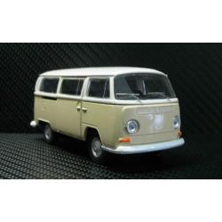 1:32 Creme/witte Volkswagen personenbus T 2 + doos