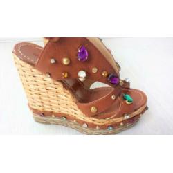 DOLCE GABBANA, lamsleren sleehak, kristallen en studs, mt 36