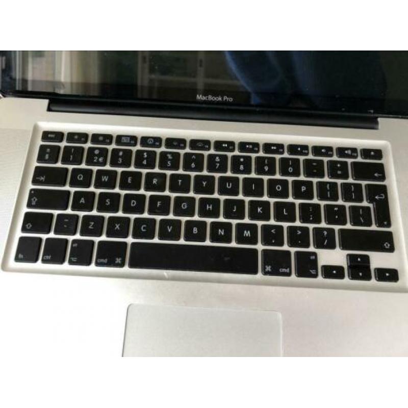Oude MacBook Pro + oplader