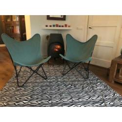 Twee Vlinderstoelen identiek groen blauw aqua stof
