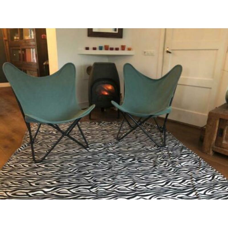 Twee Vlinderstoelen identiek groen blauw aqua stof
