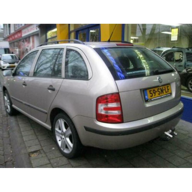 Skoda Fabia Combi 1.4-16V L&K lederen bekl.