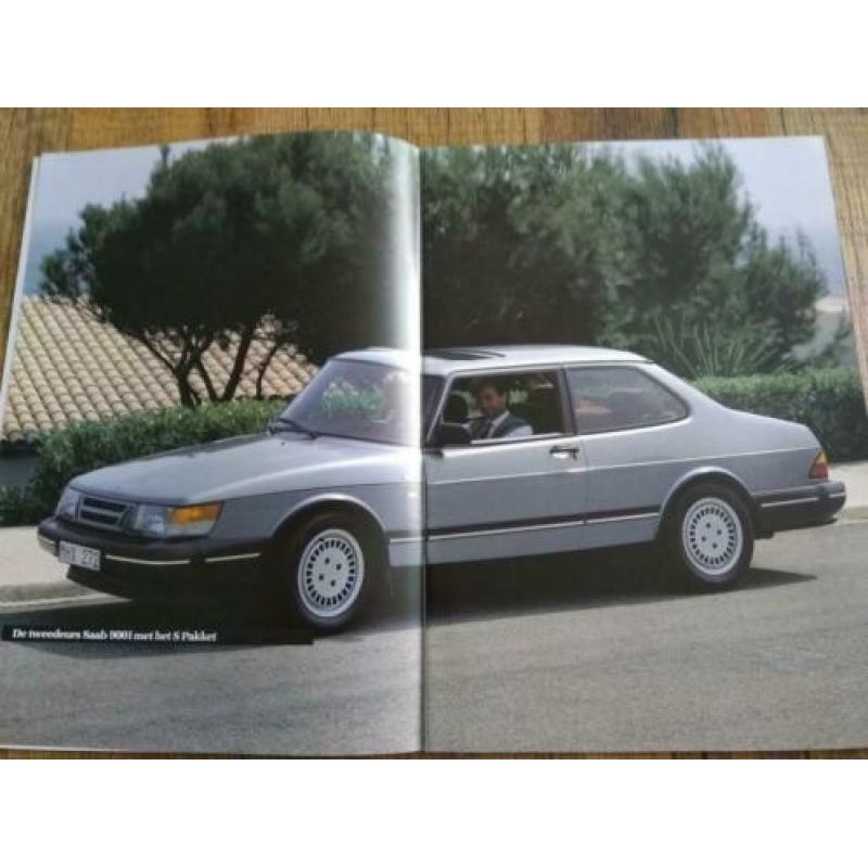 Saab 900 folder met 39 pagina's ! uit 1986