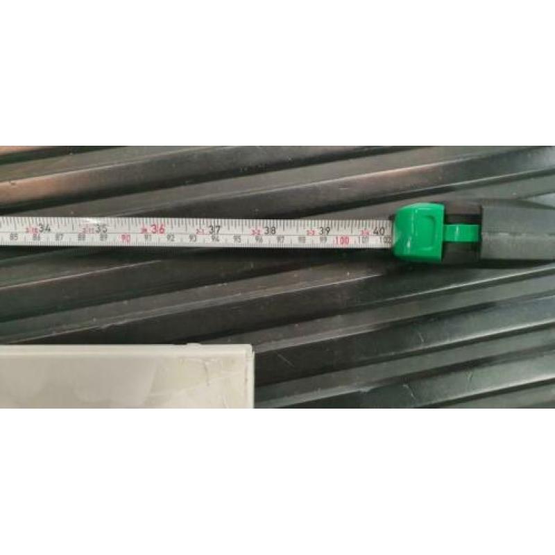 Tl balken met lamp en armaturen