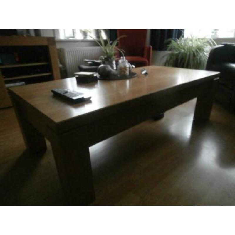 Aangeboden lichteiken SALONTAFEL