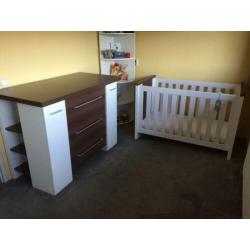 Babykamer kinderkamer TWF ledikant commode matras MOET WEG!